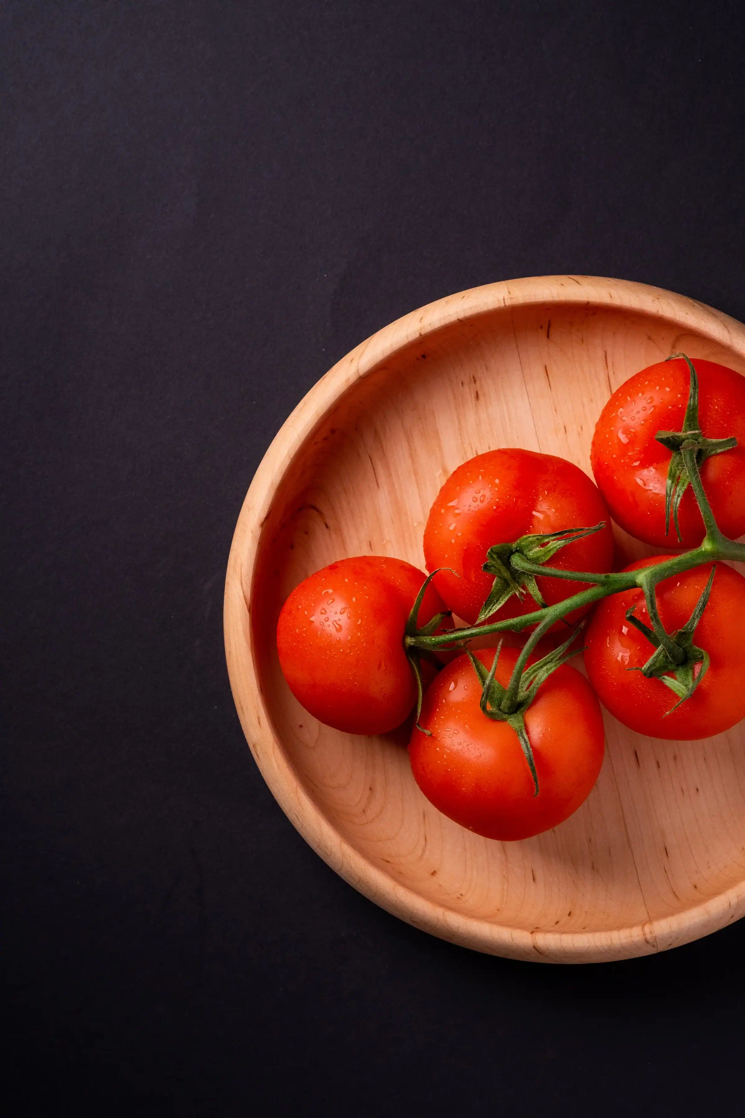 Tomatoes on the plate